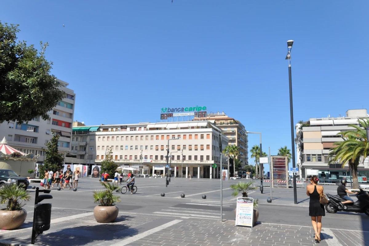 Piazza della Rinascita (Piazza Salotto)