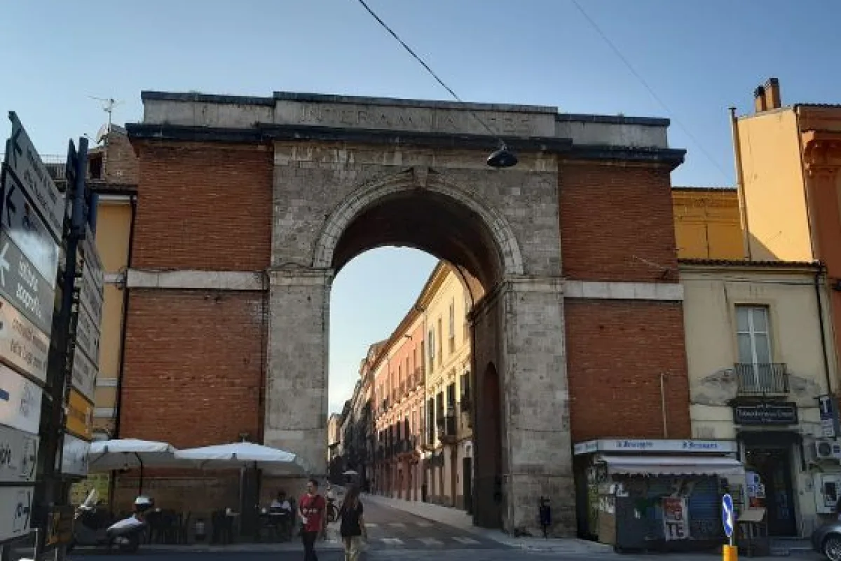 Porta Madonna e Resti Mura Medievali