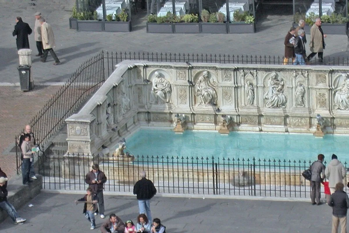 Fonte Gaia (Piazza del Campo)