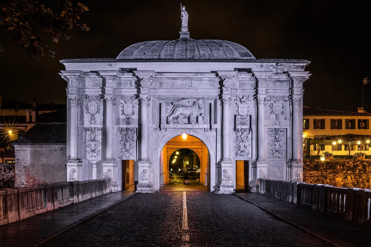 Porta San Tomaso e Mura Venete